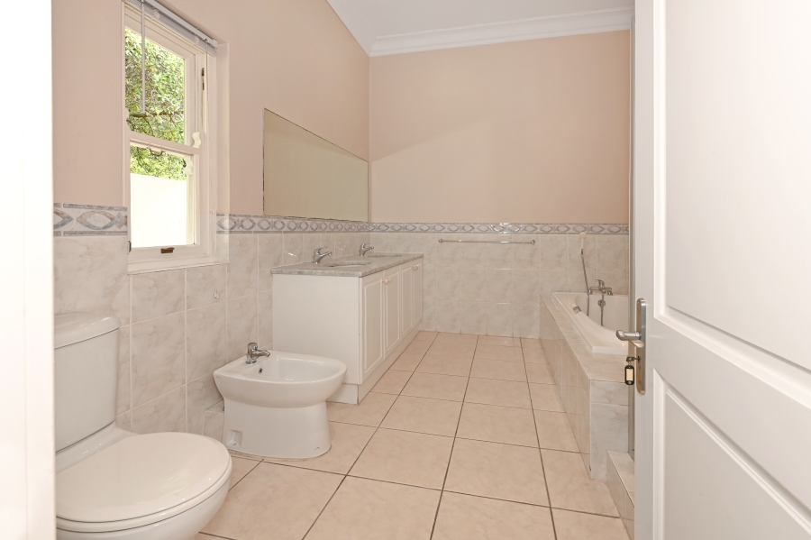 To Let 4 Bedroom Property for Rent in Constantia Western Cape